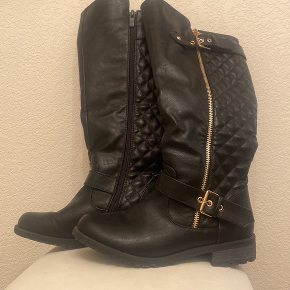 Boots - Picture 2 of 3